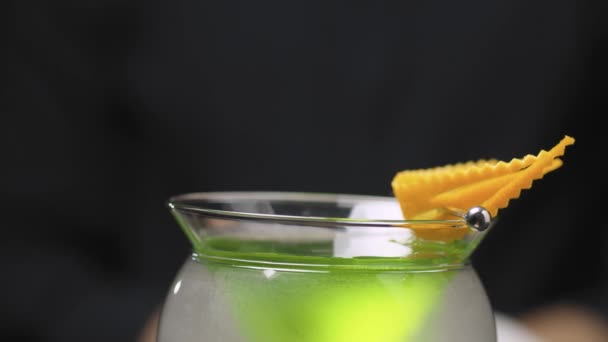 Koktejl z hroznového Martini — Stock video