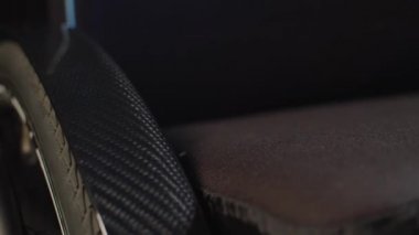 Tekerlekler ve tekerlekler ve tekerlekli sandalye koltuğu