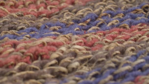 Tecido de malha de lã multicolorido — Vídeo de Stock
