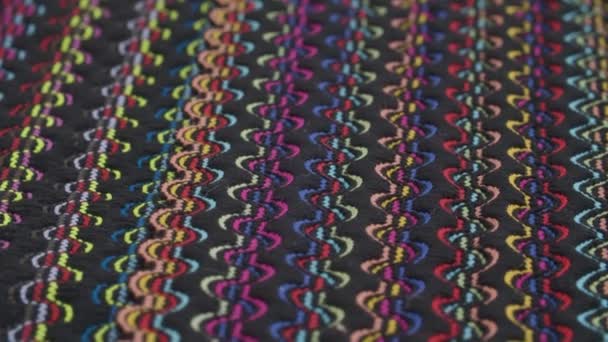 Tissu noir avec broderie multicolore — Video