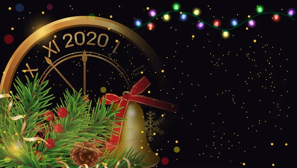Fondo Navidad o Año Nuevo 2020 con reloj dorado, ramas árbol de Navidad y cono, campana con cinta y luces guirnalda luminosa. Plantilla de Navidad negra. Vector — Vector de stock