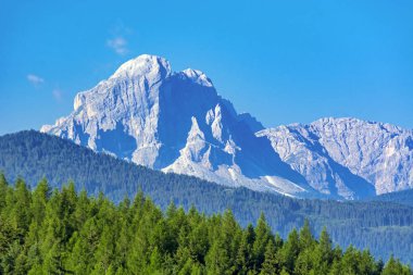 Tre cime di lavaredo Dolomites İtalya erken sabah görünümünde