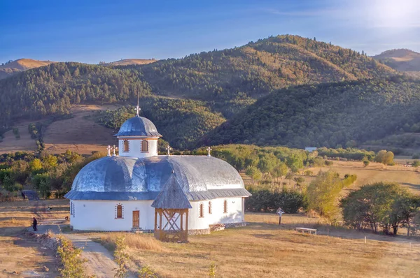 正統派修道院ルーマニアのシビウ周辺の山 — ストック写真