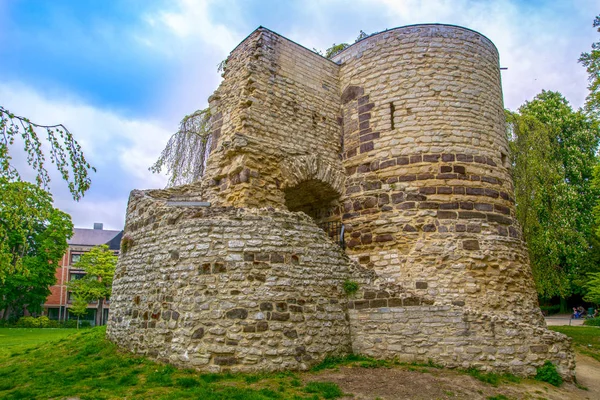 Parco Sint Donatus Lovanio Belgio Con Resti Delle Mura Torri — Foto Stock