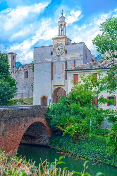 チッタデッラ ゲートタワー北イタリアのパドヴァ県の中世の城壁に囲まれた街 — ストック写真