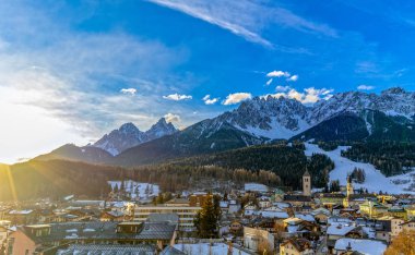San Candido / South Tyrol içinde gündoğumu, Innichen / kış sezonunda Alto Adige, İtalya