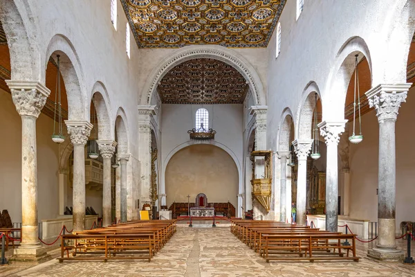 Innvendig i katedralen i Otranto, Italia – stockfoto