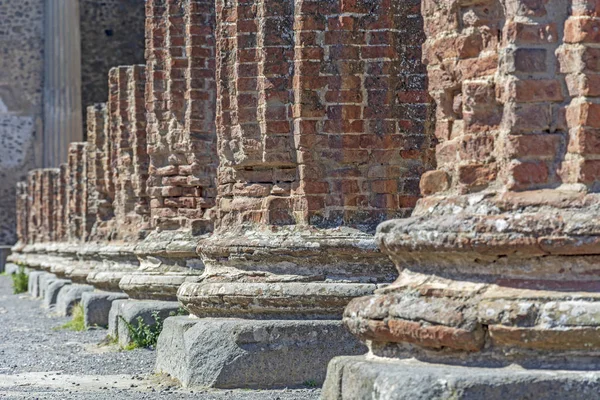 Pompei (rovine della Basilica), antica città romana in Italia — Foto Stock