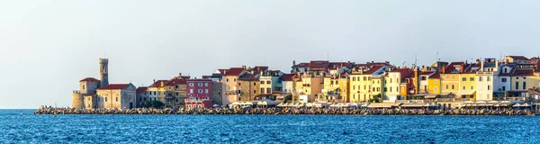 Panorama van de stad Piran, Slovenië aan de Adriatische Zee — Stockfoto