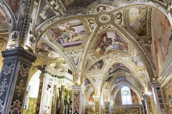 Crypte in de Duomo van Salerno, Campania, Italië — Stockfoto