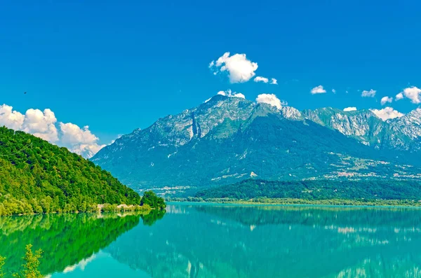 Lago Cadore, provincia de Belluno, Italia — Foto de Stock