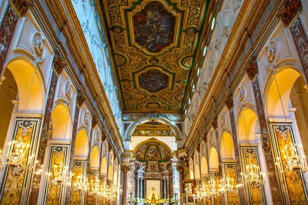 意大利阿马尔菲广场的中世纪罗马天主教大教堂 — 图库照片