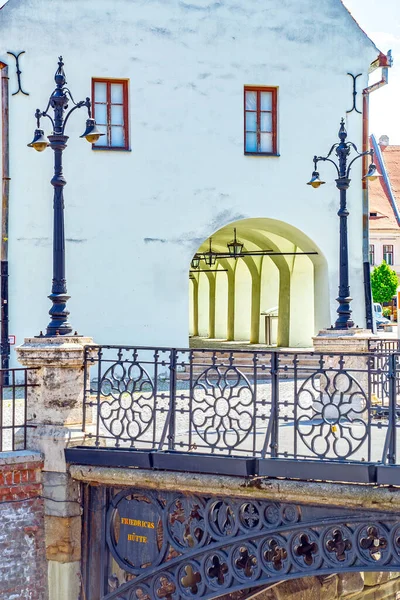 Sibiu Transylvánie Rumunsko Lhářský Most Výhled Malé Náměstí Dům Umění — Stock fotografie