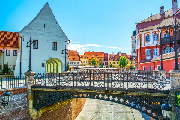 Sibiu Transilvanya Romanya Yalancılar Köprüsü Küçük Meydan Konsey Kulesi Manzarası — Stok fotoğraf