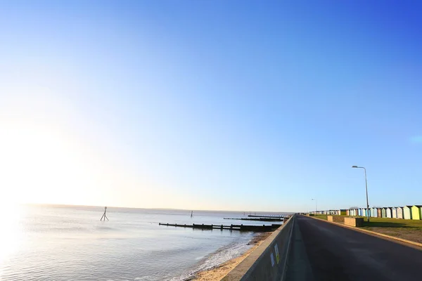 Tidigt Morgon Soluppgången Visar Beach Och Stranden Hyddor Harwich Storbritannien — Stockfoto