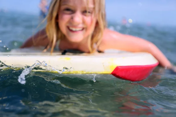 Blonde Kaukasische Jarige Meisje Bodyboard Surfen Zee Noord Wales Verenigd — Stockfoto