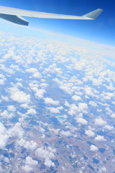 Looking Out Plane Miami Clouds Hundreds Miles — Stock Photo, Image