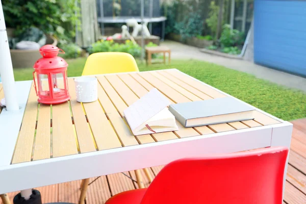 Arbeiten Von Hause Aus Auf Einem Modernen Teakdeck Und Tisch — Stockfoto