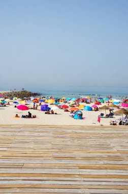 Costa Caparica, Almada 'da bir Portekiz plajı.