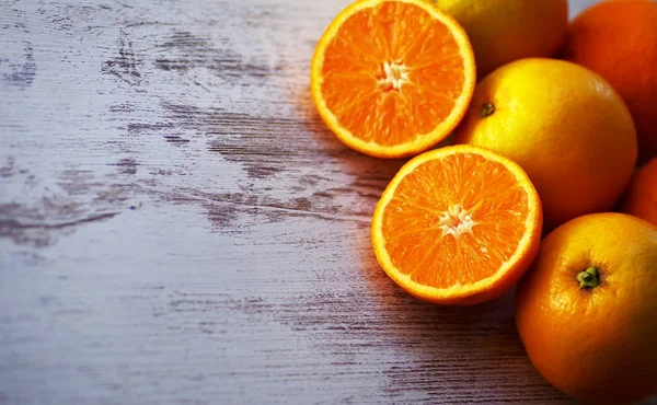 Ώριμα Πορτοκάλια Ξύλινα Φόντο — Φωτογραφία Αρχείου