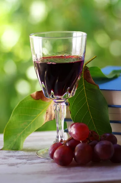 Vino Tinto Una Copa Racimo Uvas — Foto de Stock