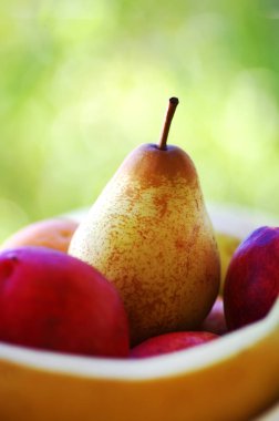 Portekizce Rocha armut ve olgun şeftali