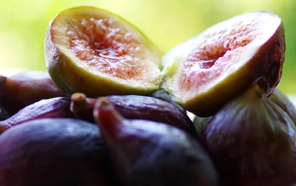 Rodajas de deliciosos higos frescos — Foto de Stock