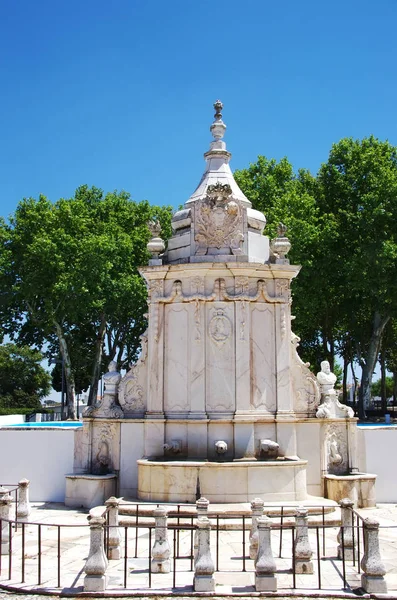 Fontana di marmo nella città di Borba, a sud del Portogallo Immagine Stock