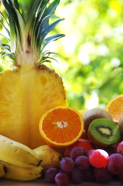 Lote Frutas Frescas Aisladas Fondo Verde — Foto de Stock