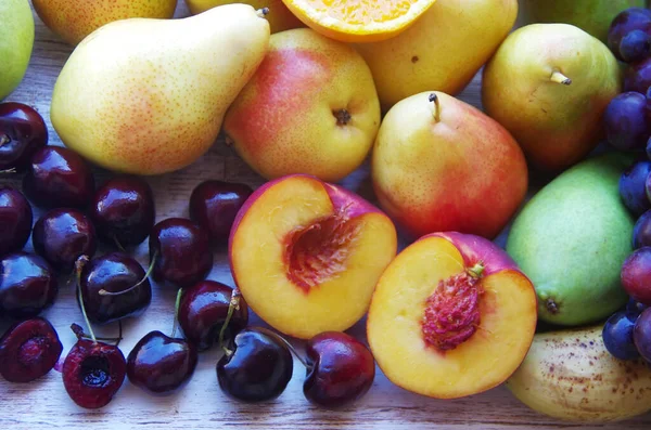 Fruits Mûrs Close Sur Table Bois — Photo