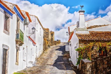 Monsaraz köyündeki eski sokak, Alentejo bölgesi, Portekiz
