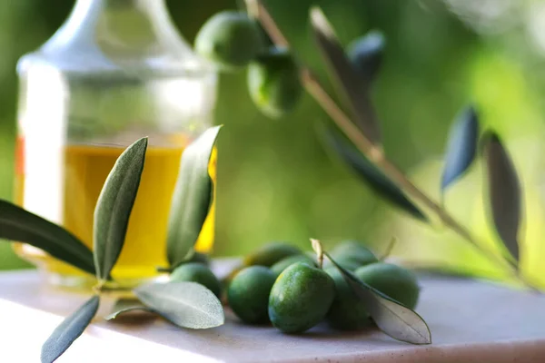 Green Olives Olive Oil Bottle — Stock Photo, Image