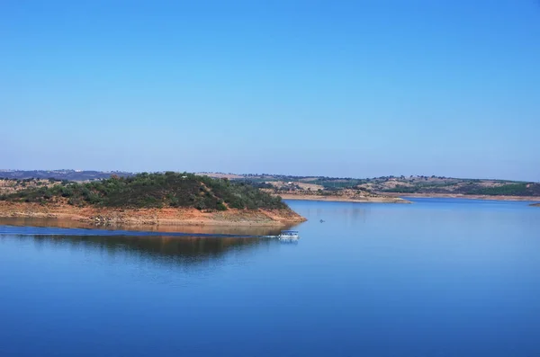 ポルトガル南部のアルケヴァ湖の風景です — ストック写真