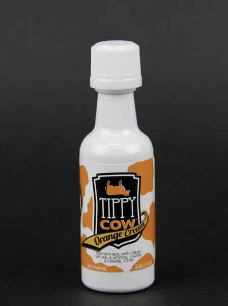 Spencer Wisconsin Stycznia 2019 Mini Butelka Tippy Krowa Pomarańczowy Krem — Zdjęcie stockowe