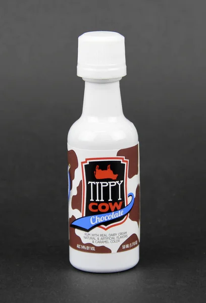 Spencer Wisconsin Enero 2019 Mini Botellas Tippy Cow Chocolate Rum — Foto de Stock
