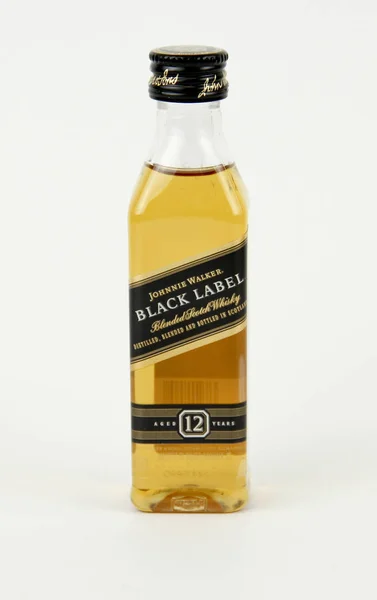 Mini şişe Johnnie Walker Black Label viski — Stok fotoğraf