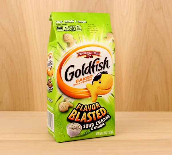 Paquete de Goldfish Crema agria y galletas de cebolla Snack — Foto de Stock