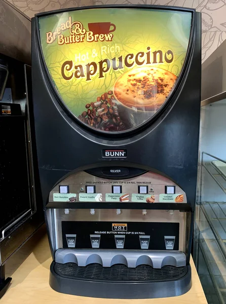 Cappuccino machine in een tankstation — Stockfoto