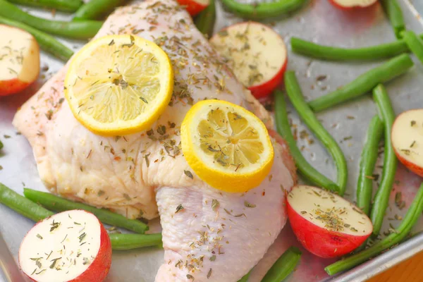 Tavuk yemeği tecrübeli ve pişirmeye hazır