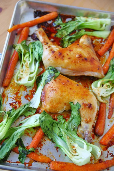 Roast Chicken Quarters Baby Bok Choy Carrots Sheet Pan — Stock Photo, Image