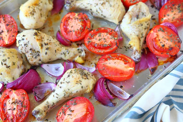 Sheet Pan Dinner Chicken Roma Tomatoes Red Onions Dish Towel — Stock Photo, Image