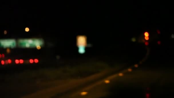 夜間のカリフォルニア高速道路の交通 — ストック動画
