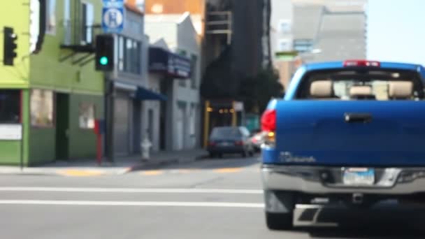 Escena Urbana Desenfocada Con Peatones Vehículos — Vídeos de Stock