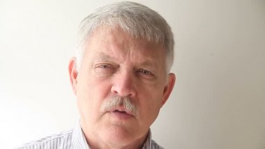 Kıdemli adam neden çalışan gidelim zorunda açıklıyor