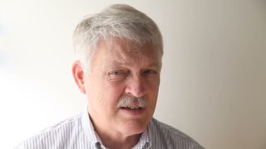 Kıdemli adam zam istedi beceriksiz çalışan konuşuyor