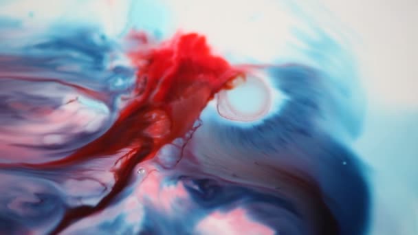 五颜六色的油漆融合和流动 — 图库视频影像