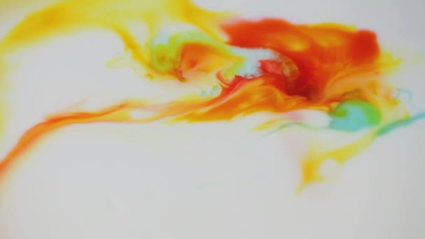 Las Pinturas Naranja Roja Mezclan Fluyen Horizontalmente — Vídeo de stock