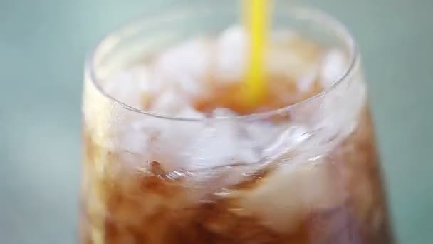 Using Straw Stir Drink Crushed Ice — Stock Video