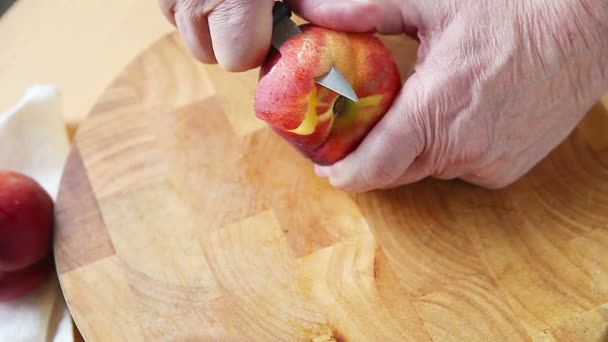 Older Man Peeling Peach Cutting Board Copy Space — Stock Video