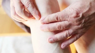 Kıdemli diz rahatsızlık alanları gösterir